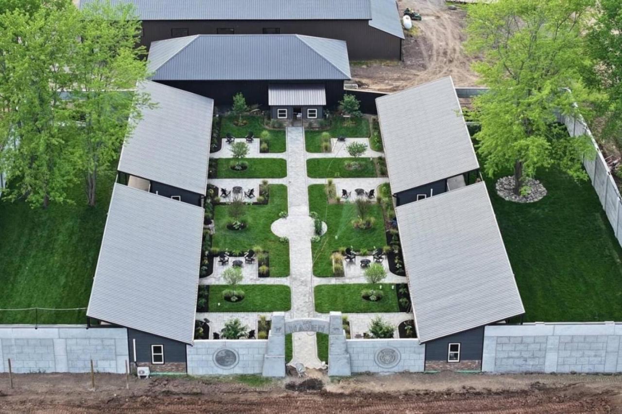 Big Cat Bungalows At The Haven - Lion 2 Canastota Exterior photo